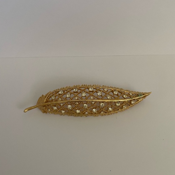 Jewelry - Elegant Gold Leaf Brooch